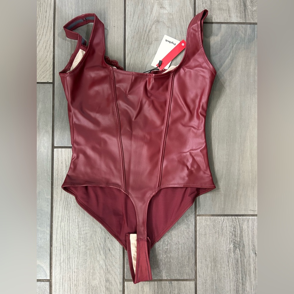 Shapewear Faux Leather Lace Balconette Sculpting Bodysuit - Medium - Picture 9 of 10